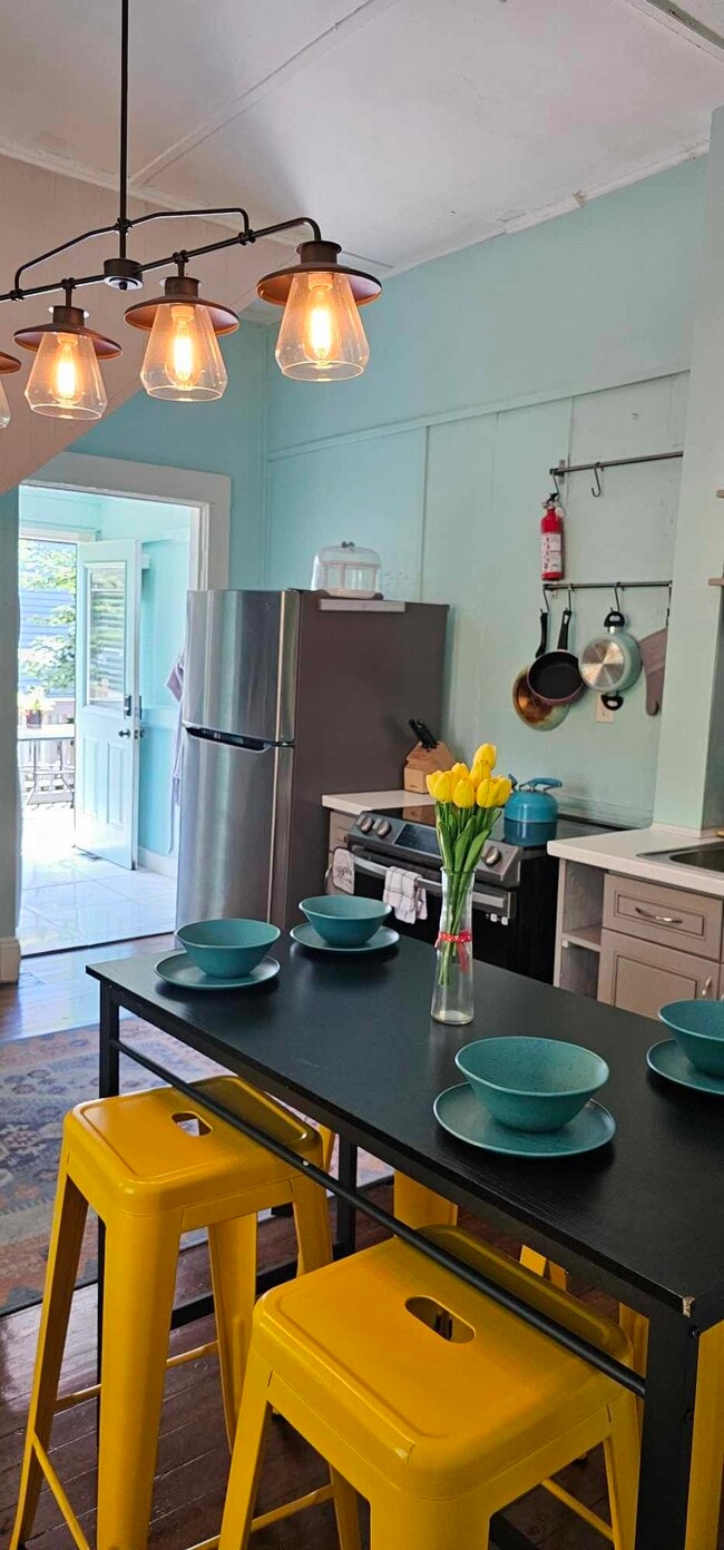 Nice bright and colorful kitchen with windows!! - 607 Gaskill St SE