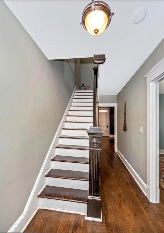 Foto del edificio - 491 E Church St