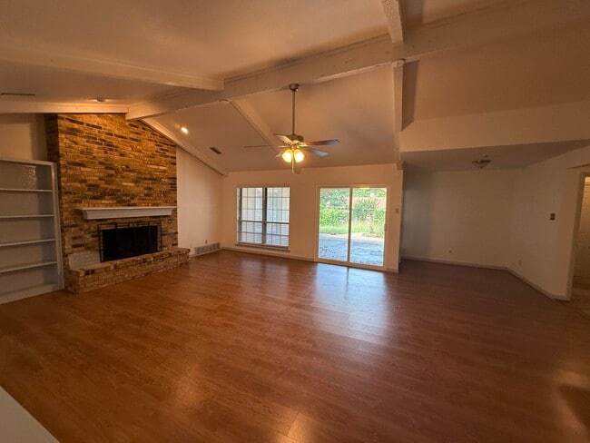 Building Photo - 254 Linda Ln