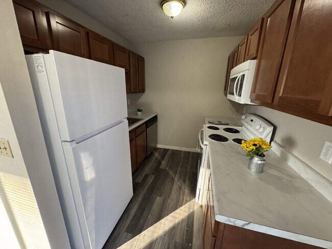 Foto del edificio - "Charming 2-Bed Oasis in Springfield – Cozy 777 sq ft Retreat!"