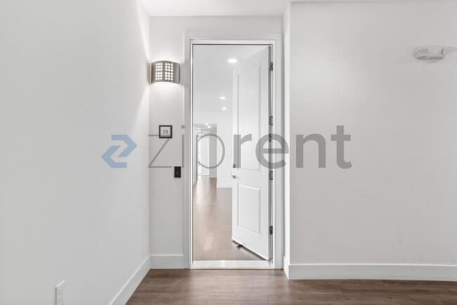Building Photo - Unit 20