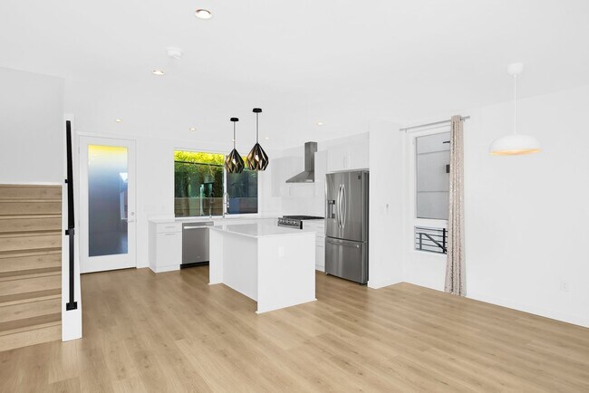 Foto del edificio - Contemporary 3 Bedroom 3 Bath with Attached Garage in Beacon Hill