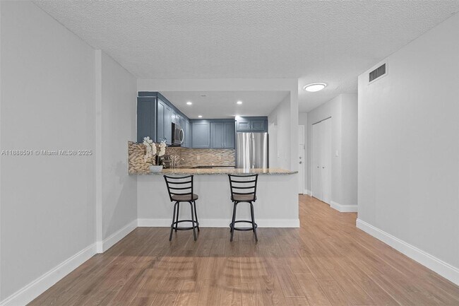 Foto del edificio - 16851 NE 23rd Ave