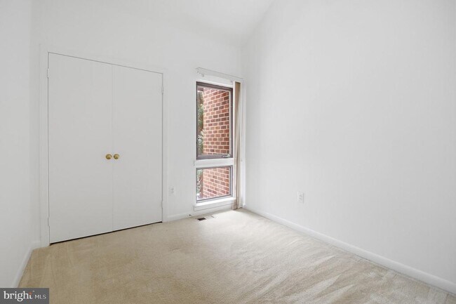 Foto del edificio - 10995 Thrush Ridge Rd