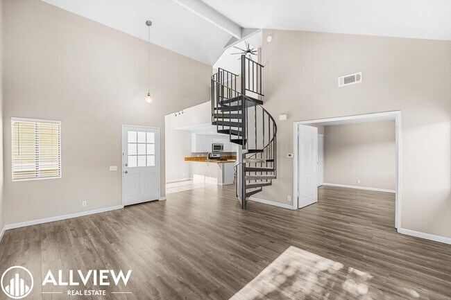 Foto del edificio - 2 Bedroom, 2 Bathroom Updated Townhome in ...