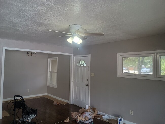 Foto del edificio - Room in Single Family Home on Nash Blvd