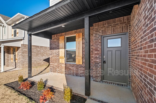 Building Photo - 4670 W Aurora St