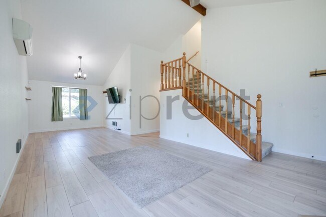 Building Photo - Unit