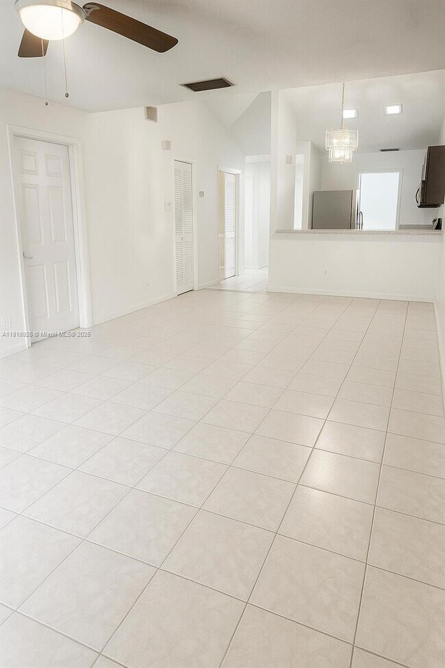 Foto del edificio - 6822 SW 39th St