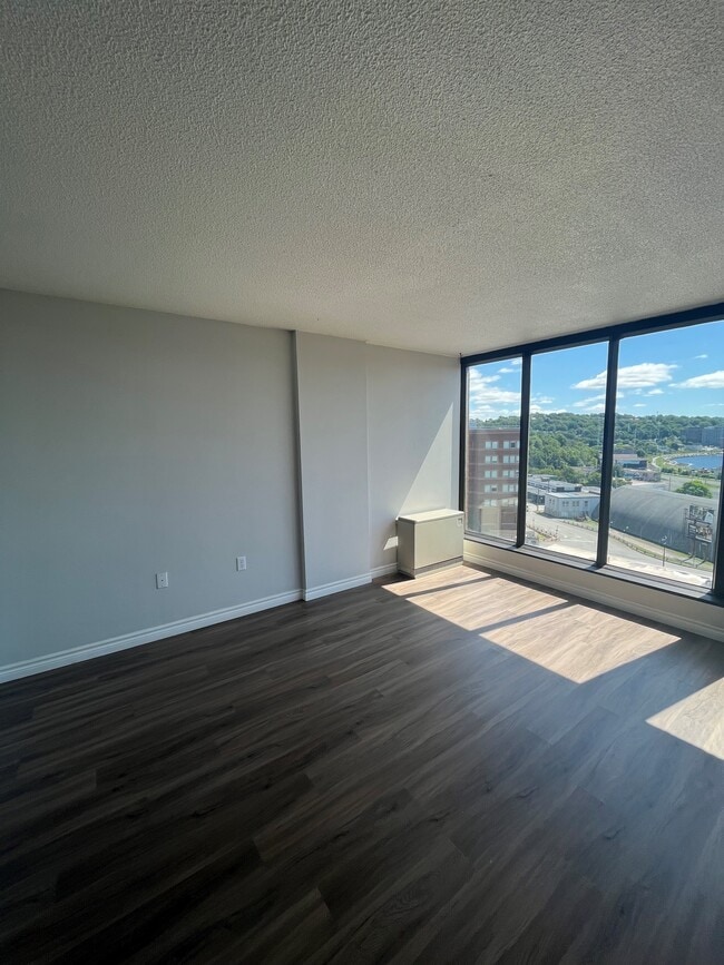 Photo du bâtiment - WELCOME TO THE SEACOAST TOWER - ONE BEDROOM APARTMENT AVAILABLE