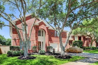 Building Photo - 8607 Saratoga Dr