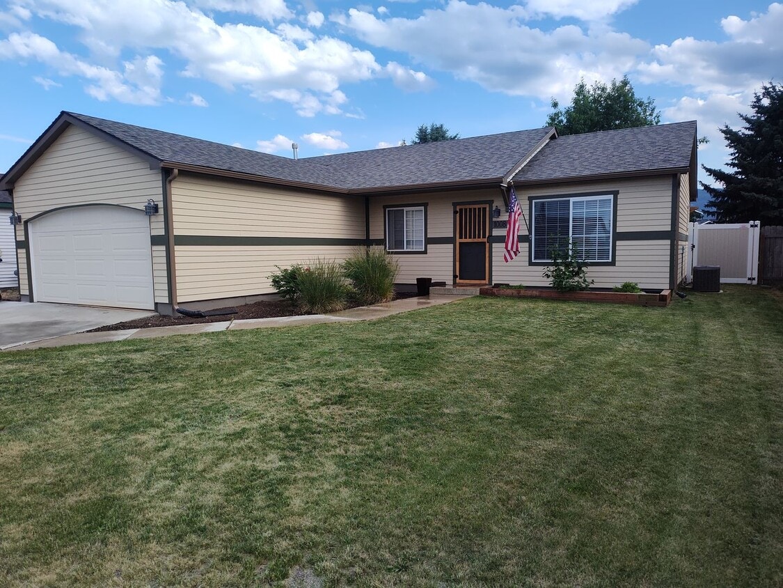Building Photo - Rancher home!