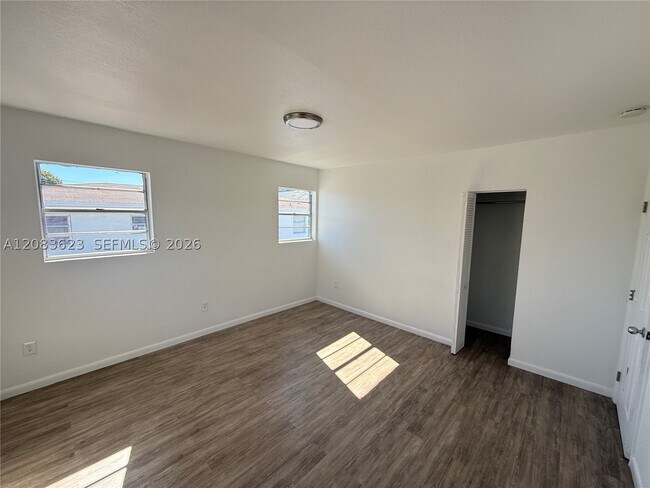 Foto del edificio - 236 SW 10th St