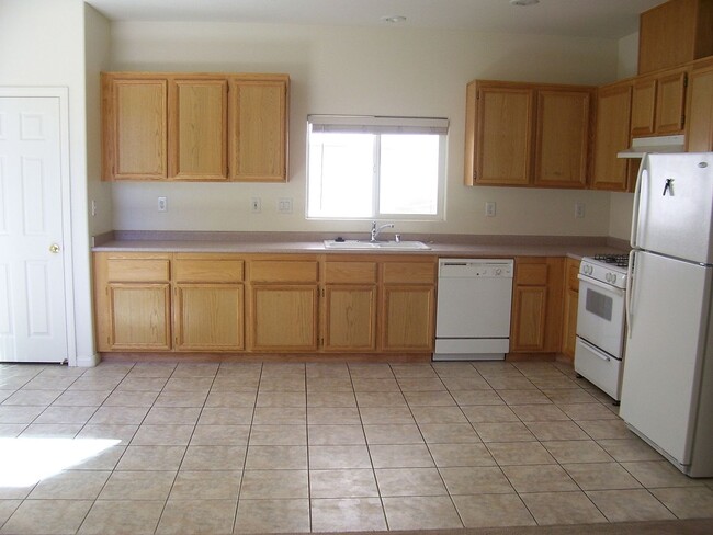 Building Photo - 6539 Sunset Pines St