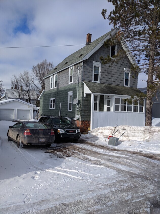Primary Photo - 26108 Wolverine St