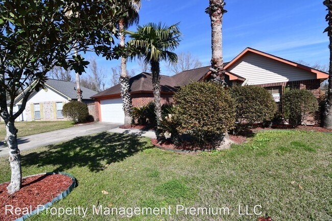 Foto del edificio - 2 br, 2 bath House - 810 Rue Michelle