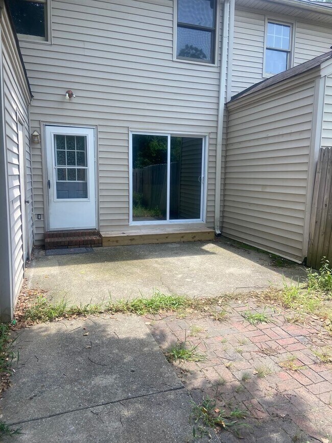 Building Photo - Townhouse For Rent in Huffman!