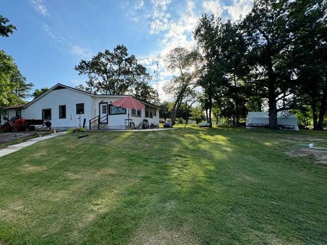 Building Photo - 1284 Buchanan Rd