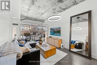 Building Photo - 20 Stewart St