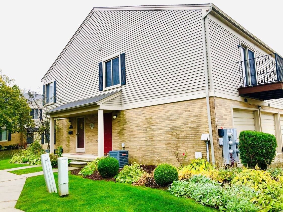 Primary Photo - 44648 Connecticut Ct