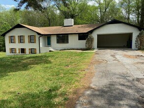 Building Photo - 716 Scenic Hwy N