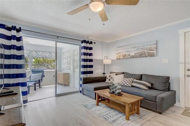 Foto del edificio - 5242 Opal Ln
