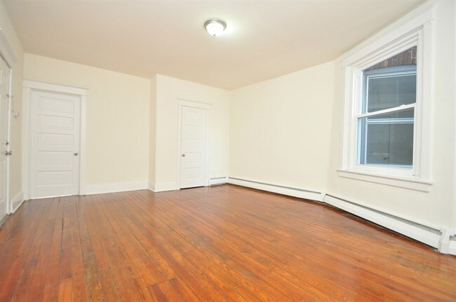 Building Photo - 1107 E 4th St