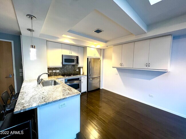 Building Photo - 7147 E Rancho Vista Dr