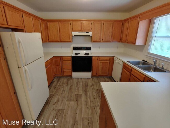 Building Photo - 3 br, 2 bath House - 5007 Country Oaks Drive