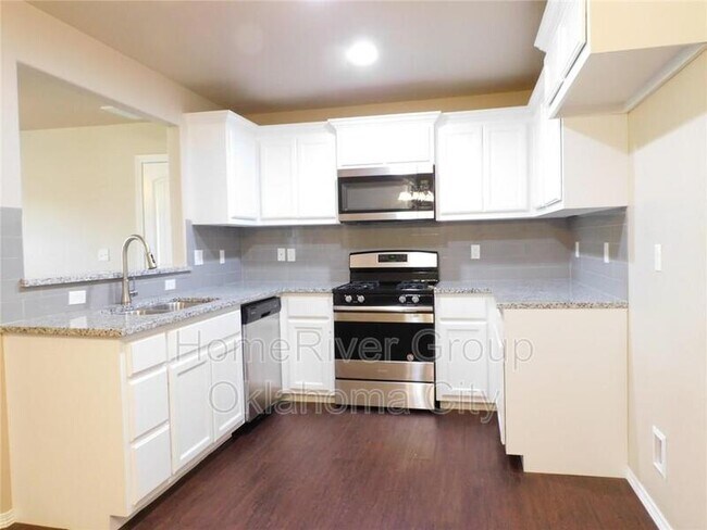 Foto del edificio - 949 N Midwest Blvd