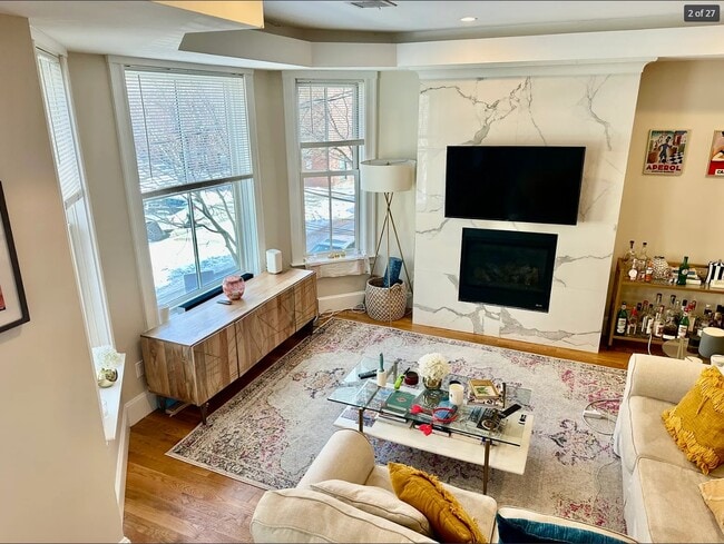 Building Photo - 470 Green St