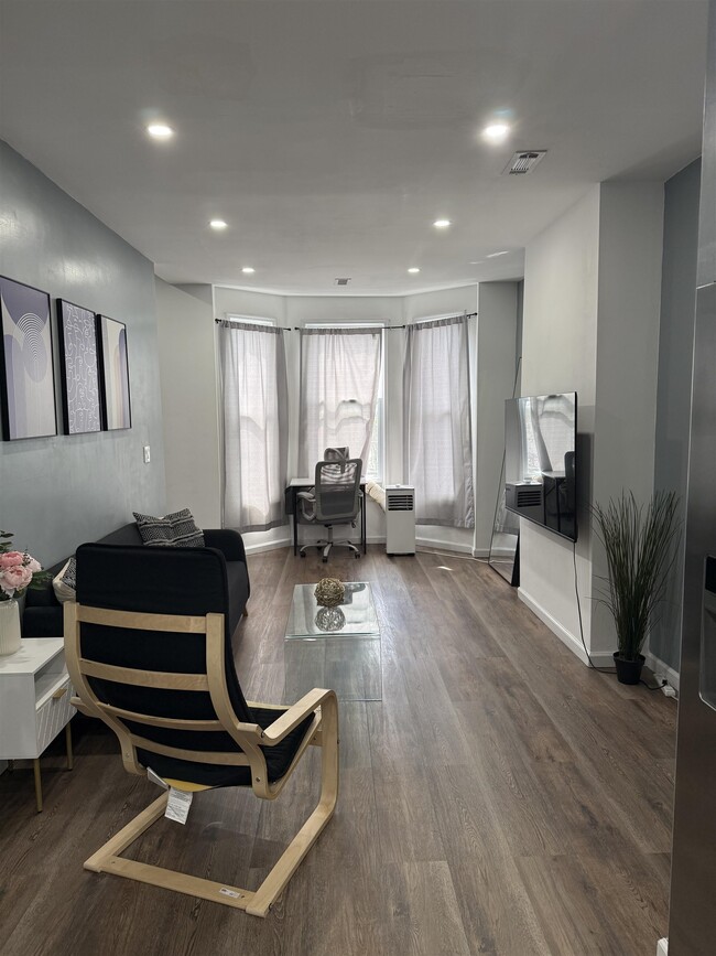 Foto del edificio - 256.5 Fairmount Ave