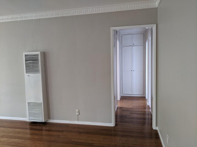 hallway - 1111 Larrabee St
