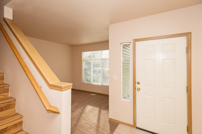 Building Photo - 4 Bedroom 2.5 Bath Home in Puyallup