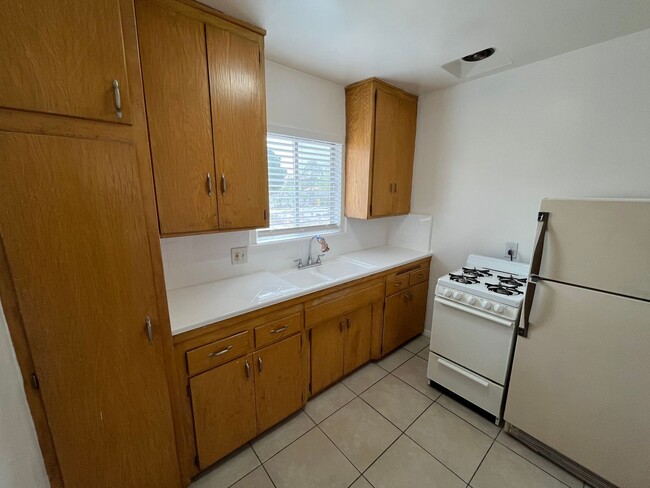 Foto del edificio - 6600 Whitsett Ave
