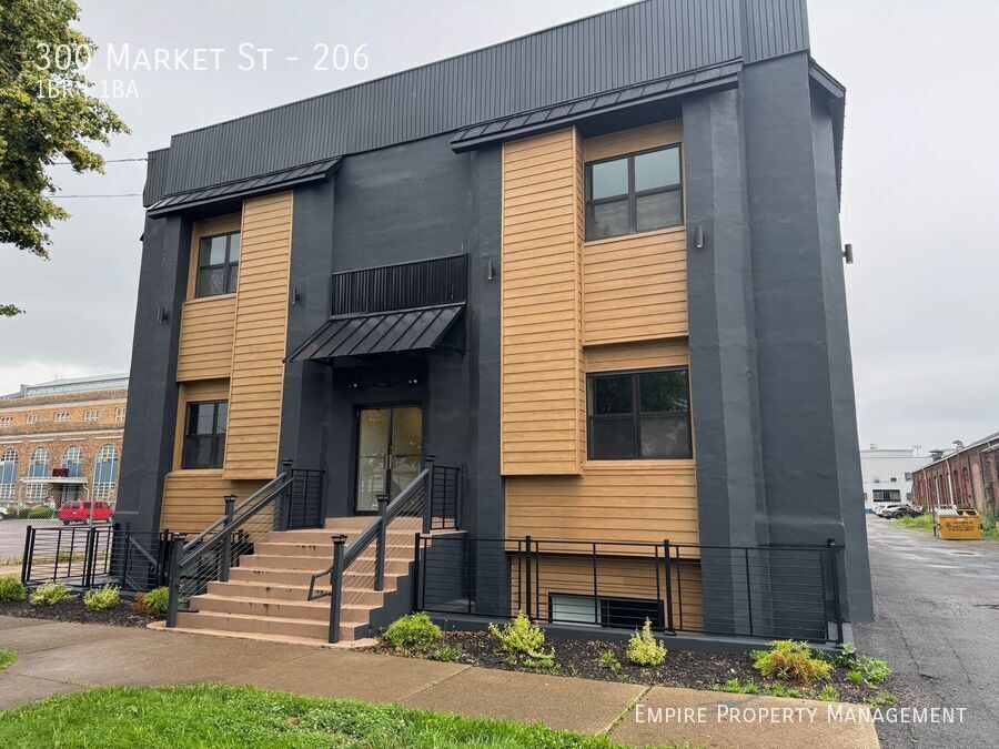 Primary Photo - 300 Market St