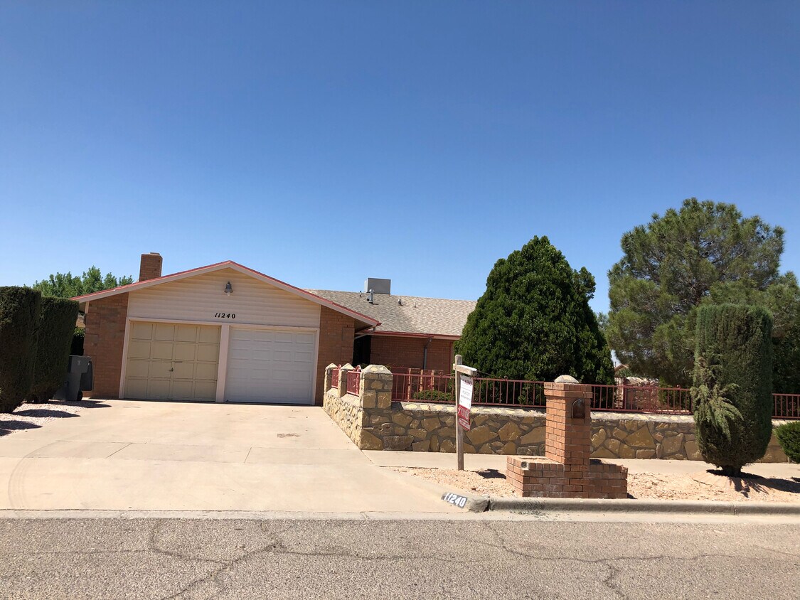 Primary Photo - 11240 Montwood Dr