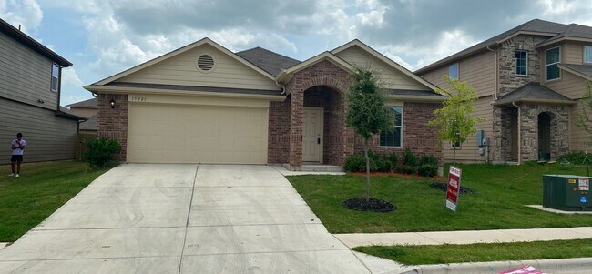 Foto del edificio - Great 4 Bedroom home with Open floor plan