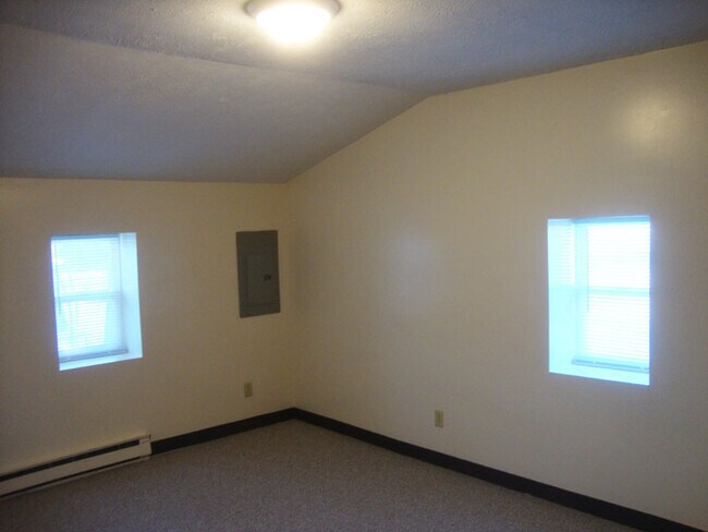Dormitorio grande. - 441 White Ln