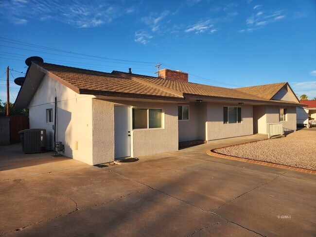 Foto del edificio - 830 W Stirrup Dr