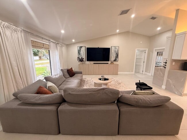 Foto del edificio - 14191 Snowberry Dr