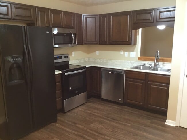 Foto del edificio - 2040 Theodore Dr