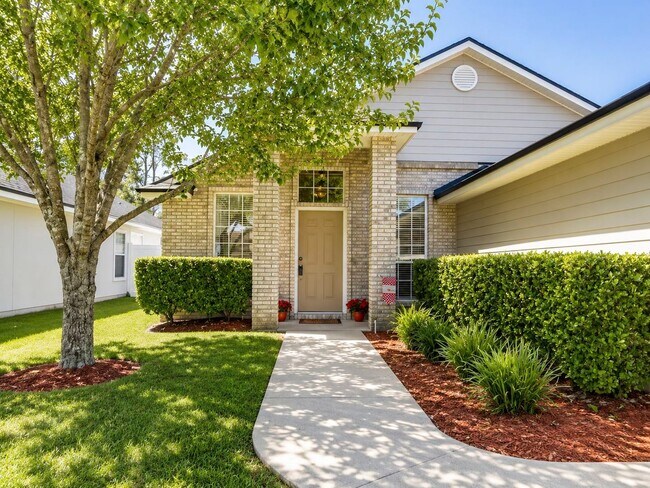 Building Photo - Beautiful 4 Bedroom, 2 Bathroom home offering 1,641 square feet of comfortable living space