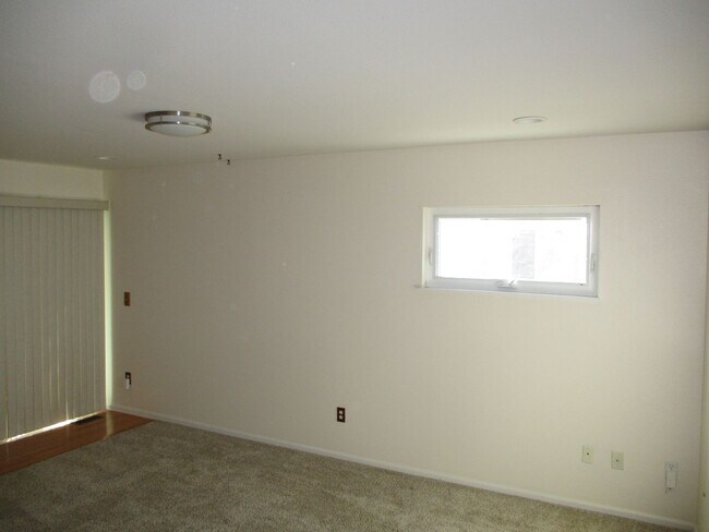 Building Photo - Beautiful 3 Bedroom, 2 Bath, Ranch home fo...