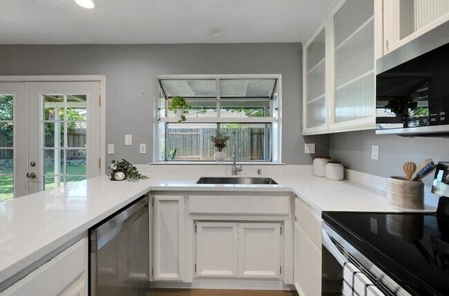 Foto del edificio - Lovely Nicely upgraded Rocklin Home