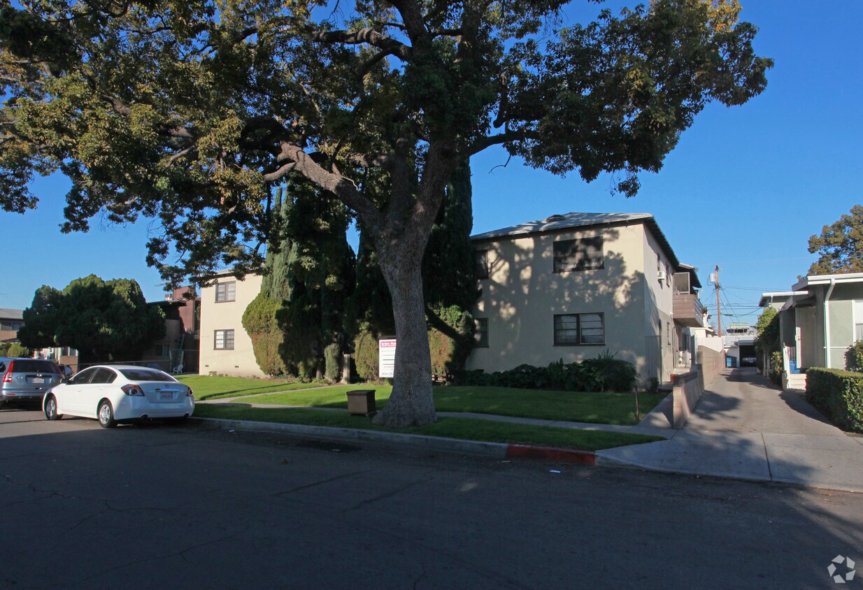 Primary Photo - 925-935 W Angeleno Ave