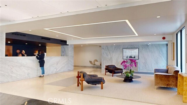 Building Photo - 818 N Doheny Dr