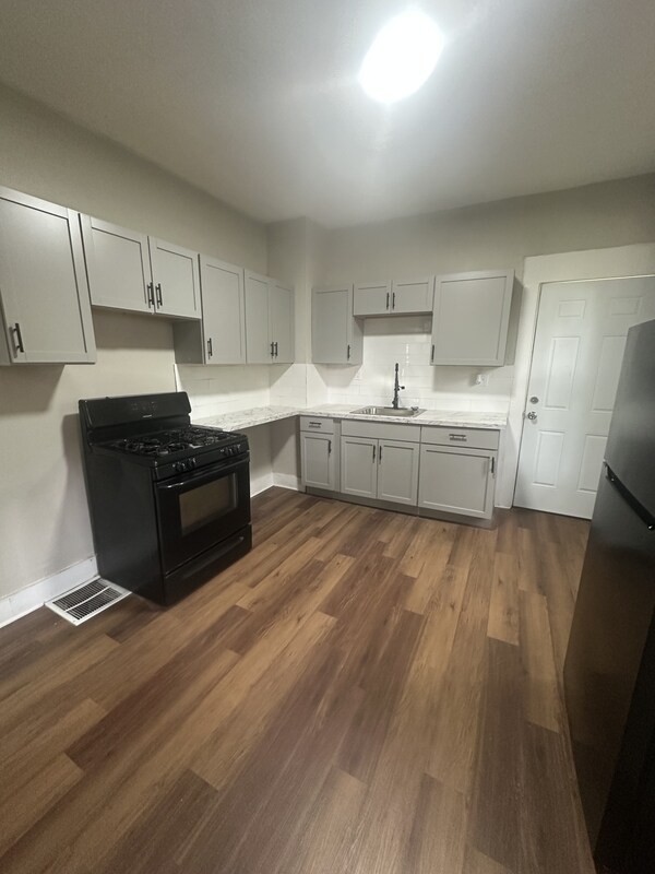 Foto del edificio - 1352 E 90th St