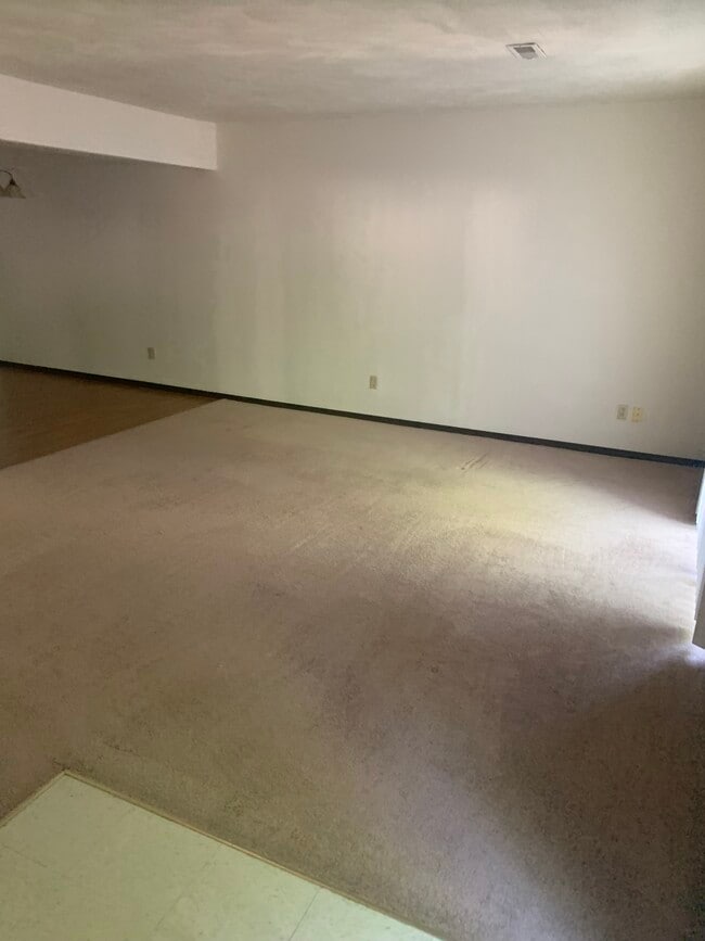 Spacious LIving Room - 5 Tanglewood Dr
