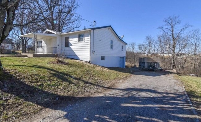 Building Photo - 5 Lake St